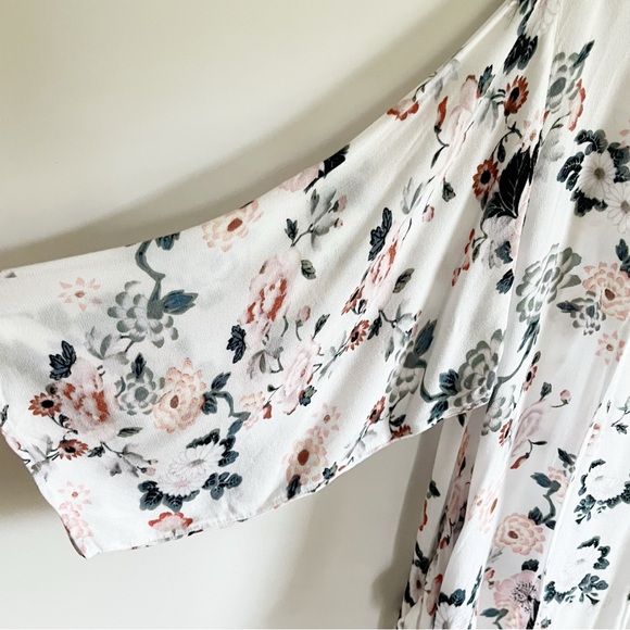 Torrid kimono white pink floral open front lightweight - Picture 4 of 9